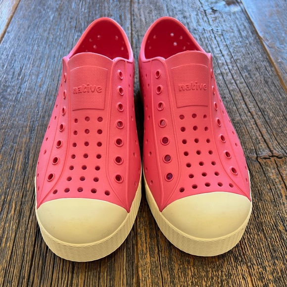 Native Shoes - Picture 2 of 6